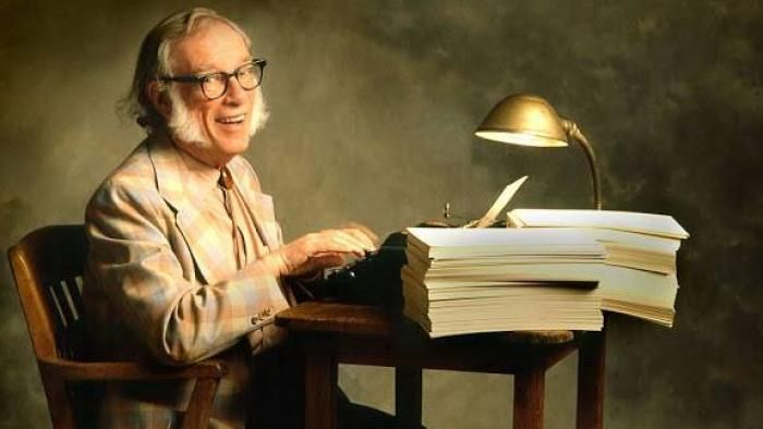 “Escribo por la misma razón por la que respiro, porque si no lo hiciera, moriría”: Isaac Asimov, los cimientos de la robótica 1