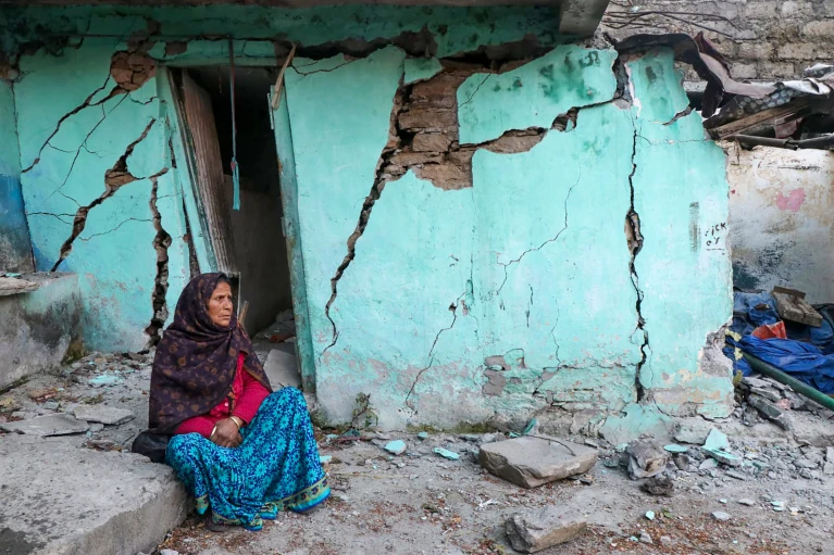 Repentino hundimiento en el Himalaya: 600 casas con grietas 10